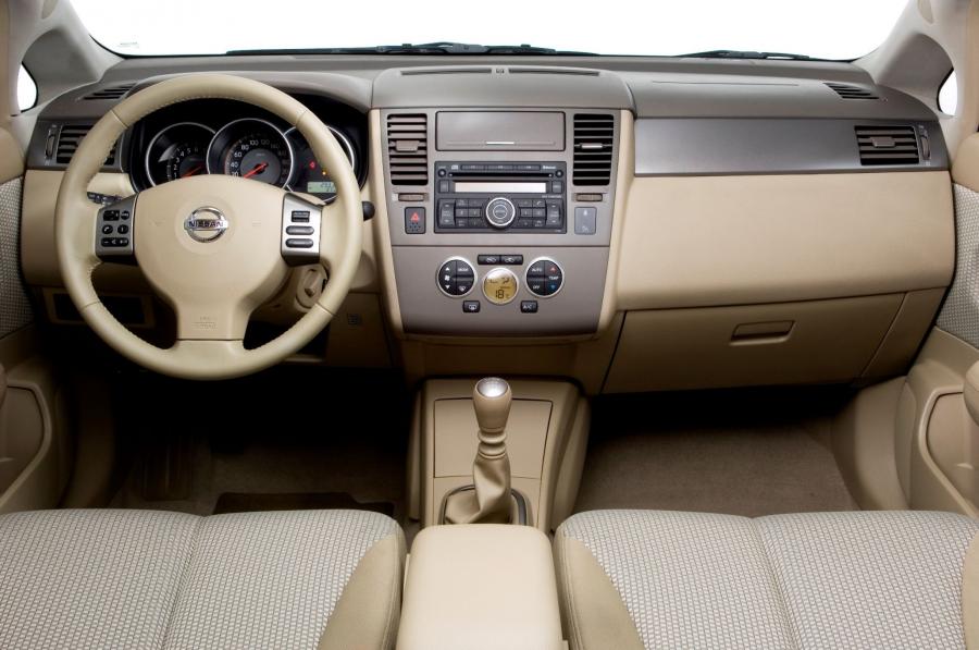  Nissan Tiida Sedan 2005 года  (фото 31 из 50)